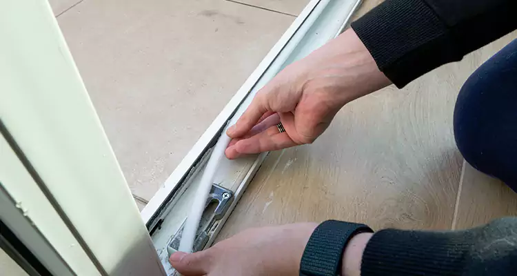 Garage Door Off Track Repair in East Lake-Orient Park, FL